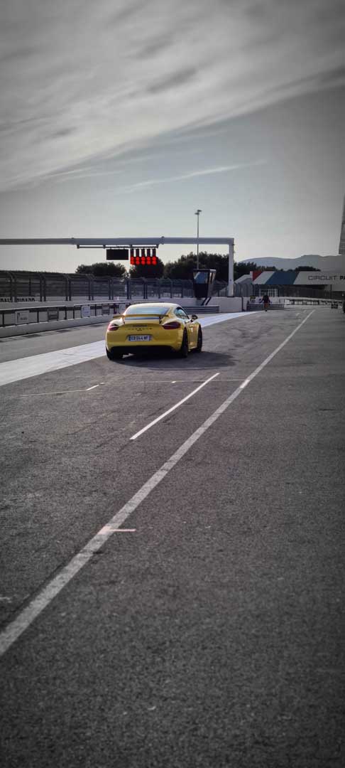 PORSCH DANS PIT-LANE